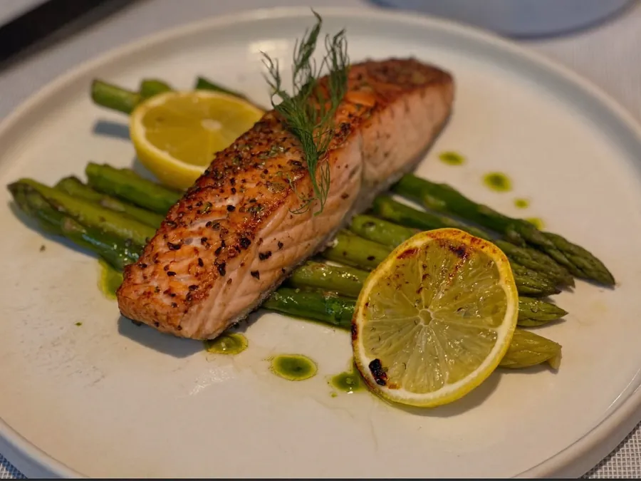 Salmón al Horno con Espárragos
